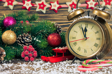 Fototapeta na wymiar Christmas clock and fir branches