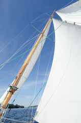 Fototapeta na wymiar Segelboot im Wind