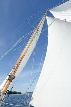 Segelboot im Wind