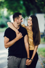 Obraz premium Young man and woman in the park