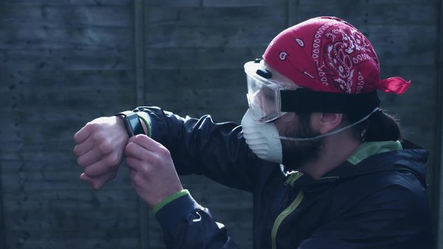 4K Painter or Builder Man Searching on his Spartwatch