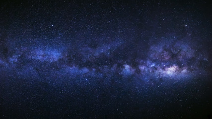 Naklejka premium Panorama milky way galaxy, Long exposure photograph, with grain.