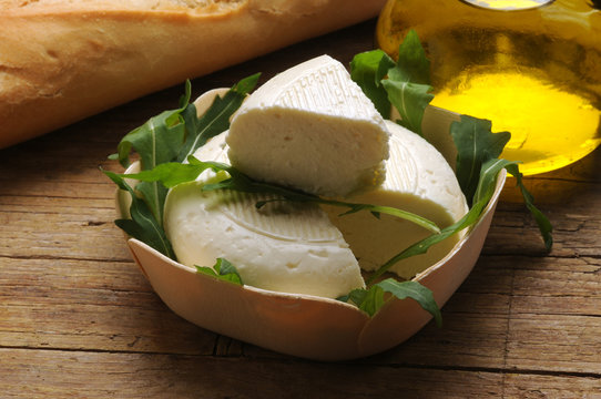 Robiola cheese Robiole d'alba Italian cheeses Italian cheese K&auml;sesorten aus Italien Formaggi italiani Fromages italiens イタリアのチーズ Cucina italiana Italiaanse kazen