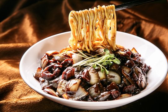 jajangmyeon, black-bean-sauce noodles, 짜장면