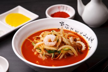 짬뽕, jjamppong, Chinese-style noodles with vegetables and seafood