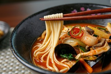 짬뽕, jjamppong, Chinese-style noodles with vegetables and seafood