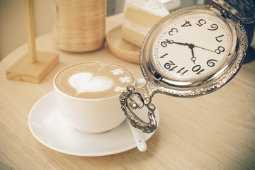 Obraz na płótnie Canvas heart symbol on latte coffee cup on table
