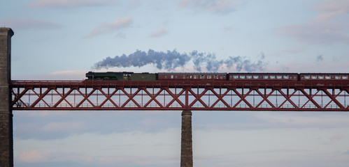 Obraz premium across the Forth Bridge