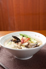 Chinese-style noodles with vegetables and seafood, 백짬뽕, beak jjamppong, White Spicy Seafood Noodle Soup