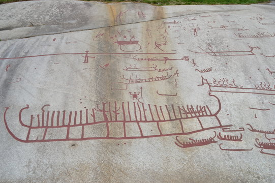 Schiffsdarstellung in Felsen geritzt ca. 3000 Jahre alt an der Westk&uuml;ste Schwedens
