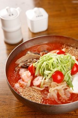 Chinese-style noodles with vegetables and seafood, 냉짬뽕,  naeng jjamppong, cold JJamppong