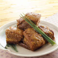 箸で崩れるほど柔らかい豚の角煮