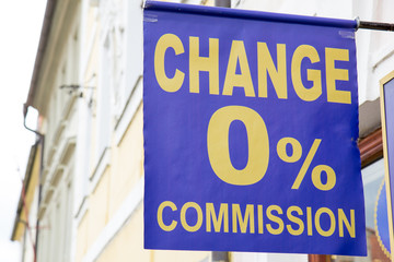 Obraz premium Currency exchange commission information banner