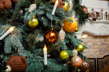 Fototapeta na wymiar Christmas-tree with toys
