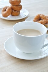 ドーナツとカフェオレ


