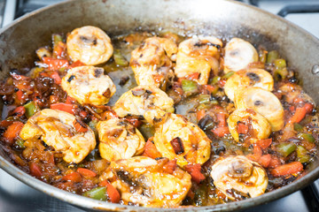 PREPARATION STEP OF A CHICKEN PAELLA
