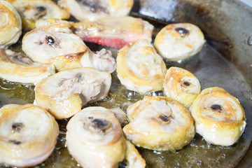 PREPARATION STEP OF A CHICKEN PAELLA