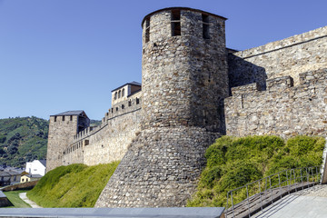 Fototapeta na wymiar Walls and defense tower in Ponferrada Spain