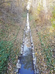 Kanał w parku jesienią © michalsen