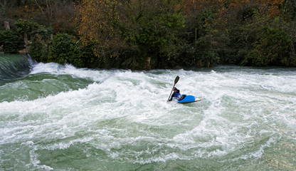 Kayak dans rapide