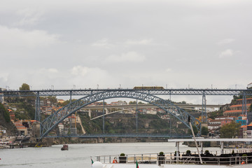Dom Luis 1 bridge and Tram in Porto / Dom Luis 1 Bridge を渡るトラム