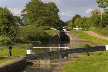 views from the towpath worcester and birmingham canal worestersh