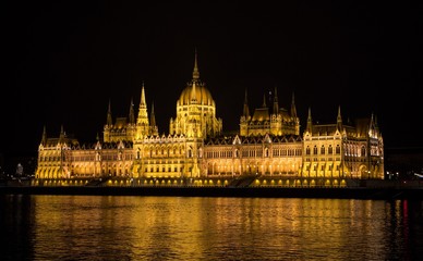 Fototapeta na wymiar Hungarian Parliament Building at Night