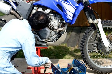 Obraz premium バイクの整備