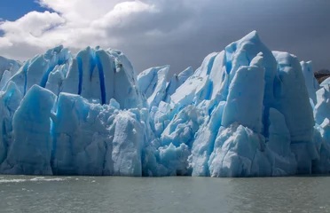 Zelfklevend Fotobehang Gletsjers Close-upmening van Grey Glacier-ijsbergen, Torres del Paine, Patagonië, Chili. Door klimaatverandering smelten gletsjers over de hele wereld sneller.