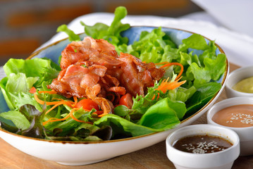 vegetable salad with bacon
