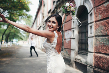 Naklejka premium Bride on the street