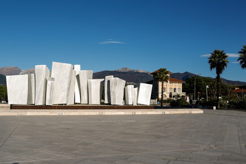 Italien, Toscana, touristische Versilia, Riviera, Mittelmeer, Marina di Massa, Apuinische Alpen, Meer, Herbst, Stadansicht, St&auml;dtereisen, Herbstreisen