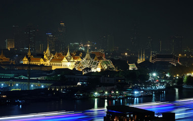 Fototapeta na wymiar Grand palace night at bangkok, Thailand