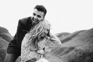 Obraz premium Beautiful laughing bride and groom