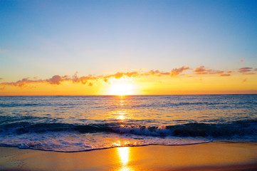 Obraz na płótnie Canvas Sunset on beach