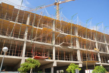 andamios en un edificio en construcción