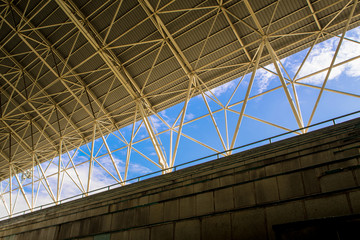 Space between the grandstand and roof