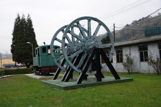 poleas de un pozo y maquina de vapor