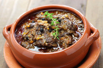 peposo, tuscan peppered beef stew, traditional italian cuisine