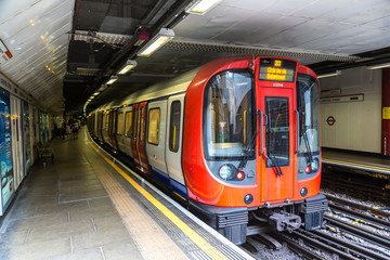 Fototapeta premium Stacja metra w Londynie