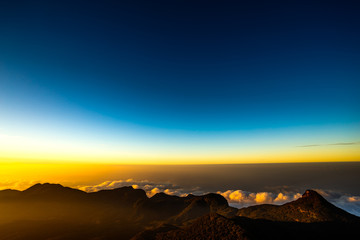 Naklejka premium Sunrise on the mountain Adam's Peak. Sri Lanka.