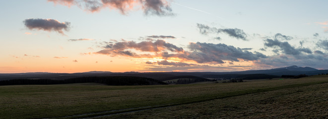 Panorama Landschaft mit Sonnenuntergang im Harz