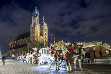 Naklejka premium Mary's Church and white carriage, Krakow, Poland
