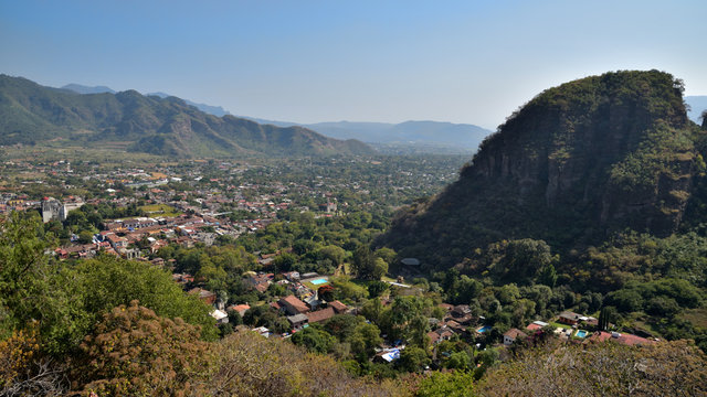 Atardecer con Monta&ntilde;a