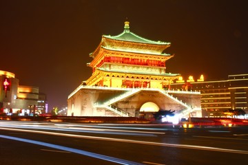 Fototapeta premium The bell tower of Xian , China under the night