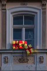 Fenster mit Weihnachtsdekoration