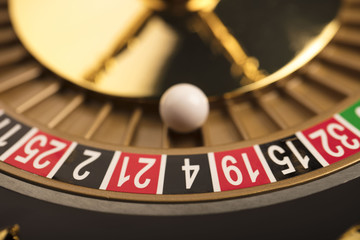 Obraz premium Casino theme. Golden roulette wheel closeup.