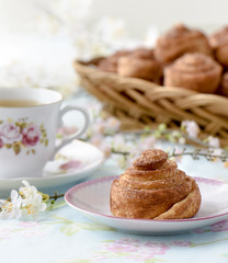 Homemade cinnamon buns cakes on a table