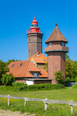 Fototapeta na wymiar Leuchtturm Dahmeshöved und Marinebeobachtungsturm bei Dahme