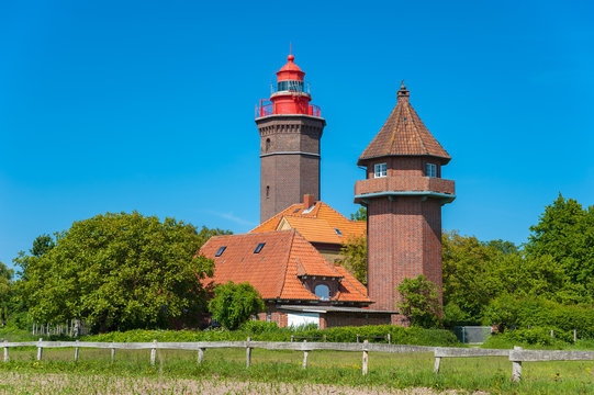 Leuchtturm Dahmesh&ouml;ved und Marinebeobachtungsturm bei Dahme